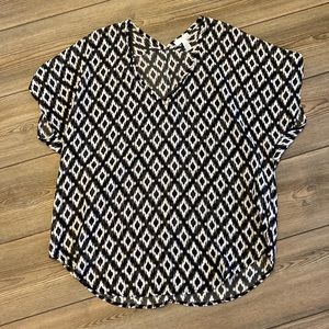 B/W loose fitter blouse size L